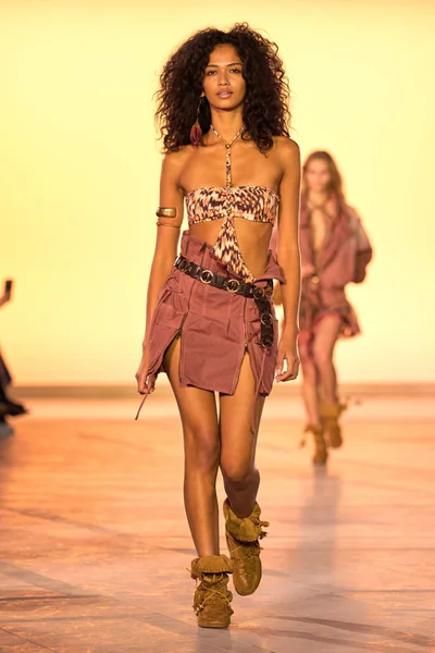 Look 35